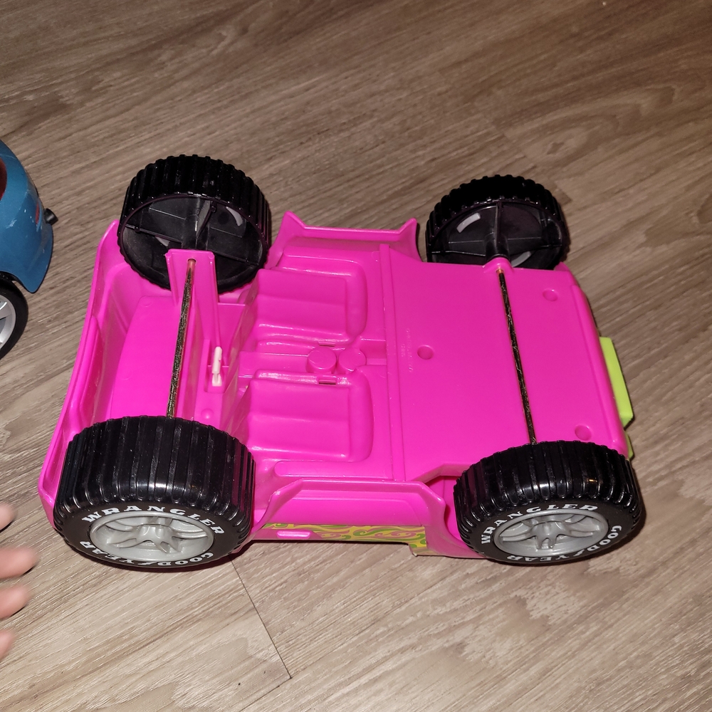 1999 Barbie Pink/ Green Jeep Wrangler Convertible Goodyear RARE - Picture 5 of 6